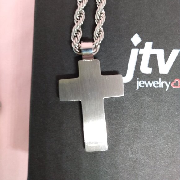 Men's cross pendant and chain - Picture 3 of 6